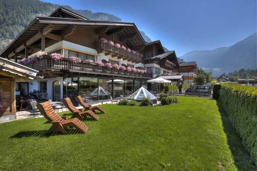 Rose Hotel