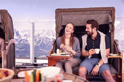 Tirollodge Terrasse Paar2