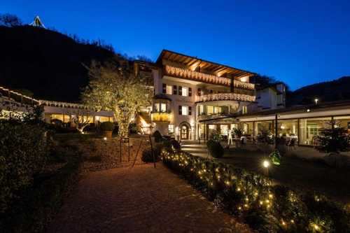 Zumrosenbaum Hotel Abend2