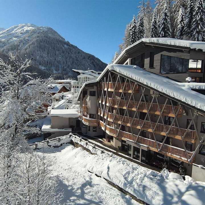 ARPURIA | hidden luxury mountain home